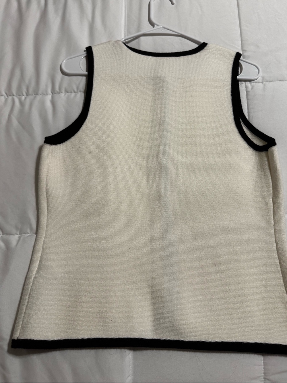 NWT Abercrombie & Fitch Women's Mara High-V LuxeLoft Sweater Vest, Size M - Picture 3 of 4